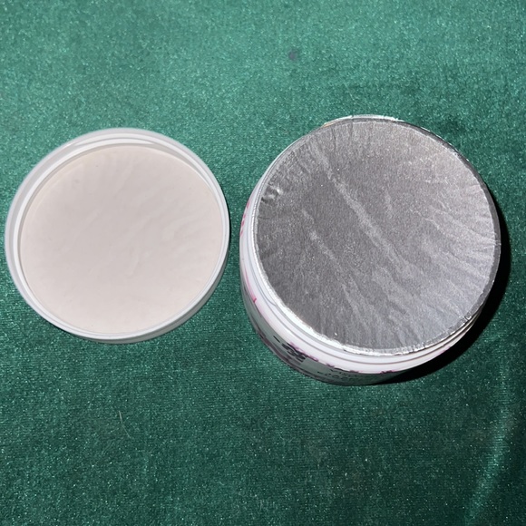 Victoria Secret Jasmine & Elderberry Exfoliating Body Scrub - Picture 2 of 3